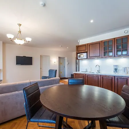 Delta Old Town Luxe Apartment