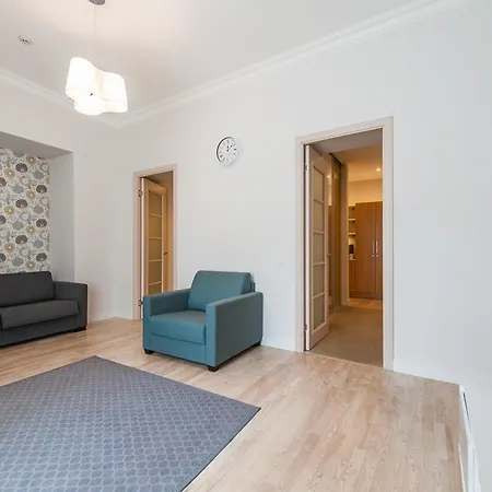 Delta Old Town Luxe Apartment