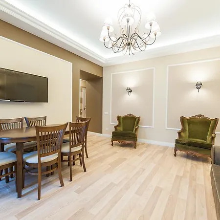 Delta Old Town Luxe Apartment *