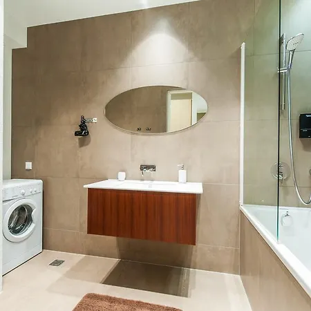 Delta Old Town Luxe Apartment *