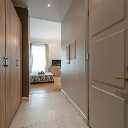 Delta Old Town Luxe Apartment *